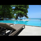 Blick über den Pool unseres Resorts auf den Golf von Thailand